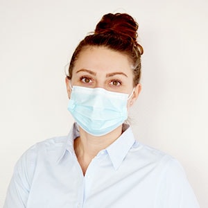 Zahnarzt Mitarbeiter Portrait mit Maske